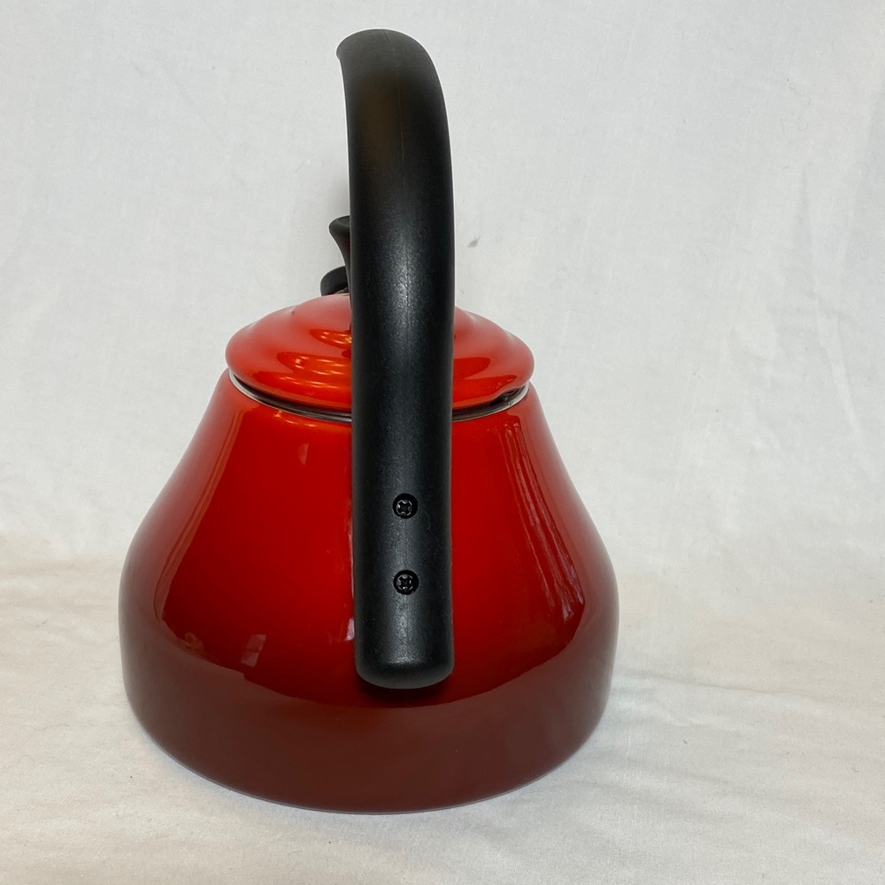 Le Creuset Red Ombré Whistling Enamel Tea Kettle - Picture 4 of 14